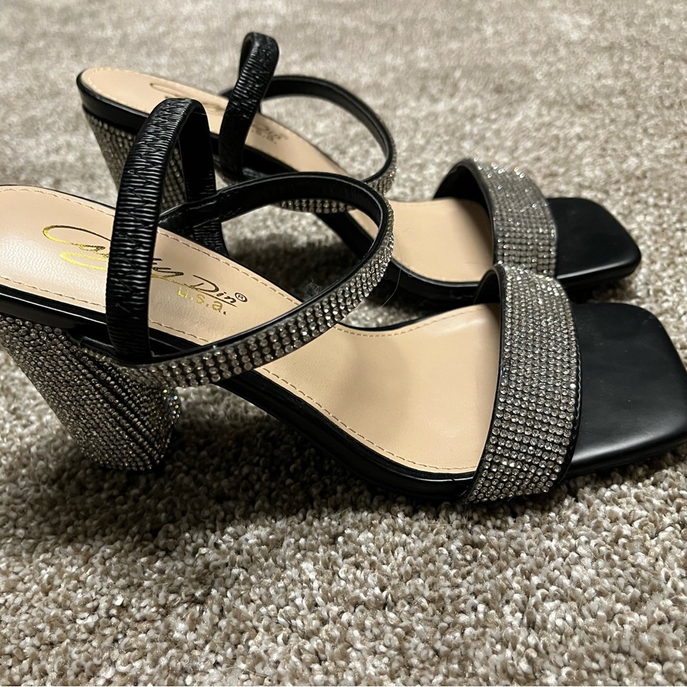 High heels size 6 in women only worn once